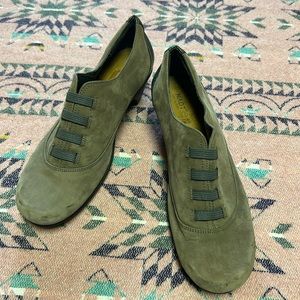 Naot Suede Grey Heel Shoe